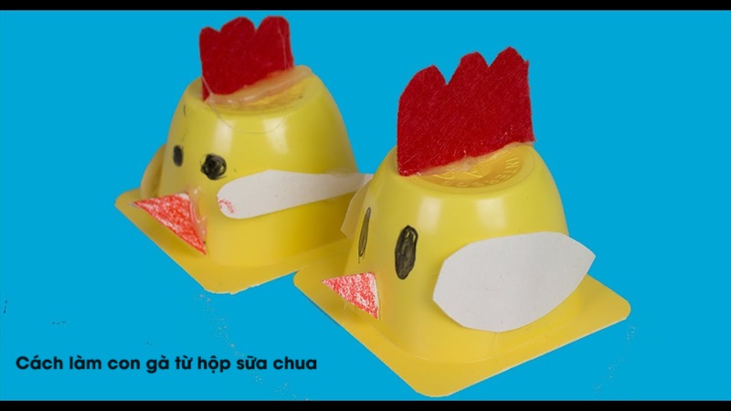 Cách làm đồ chơi con gà từ hộp sữa chua